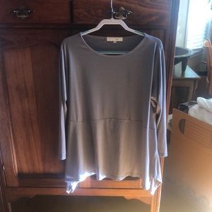 Designer YEA has done it again with this simple gray tunic